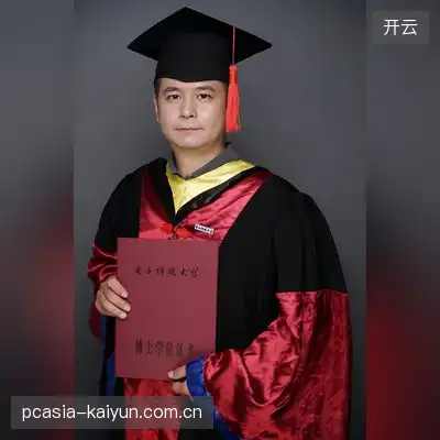 殷芳榕